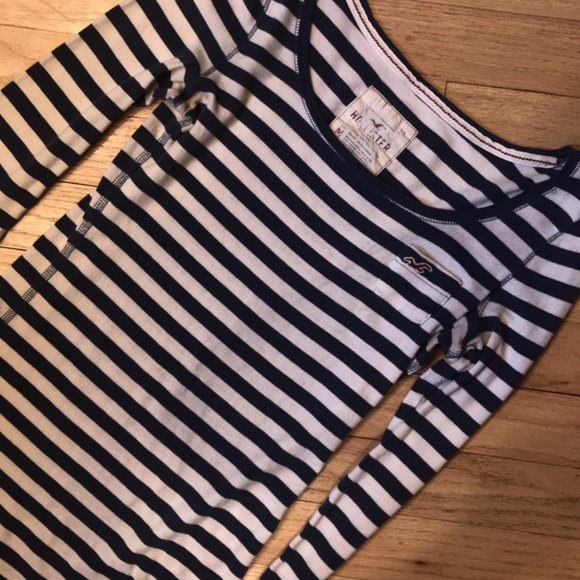 Hollister Long Sleeve - Picture 2 of 2